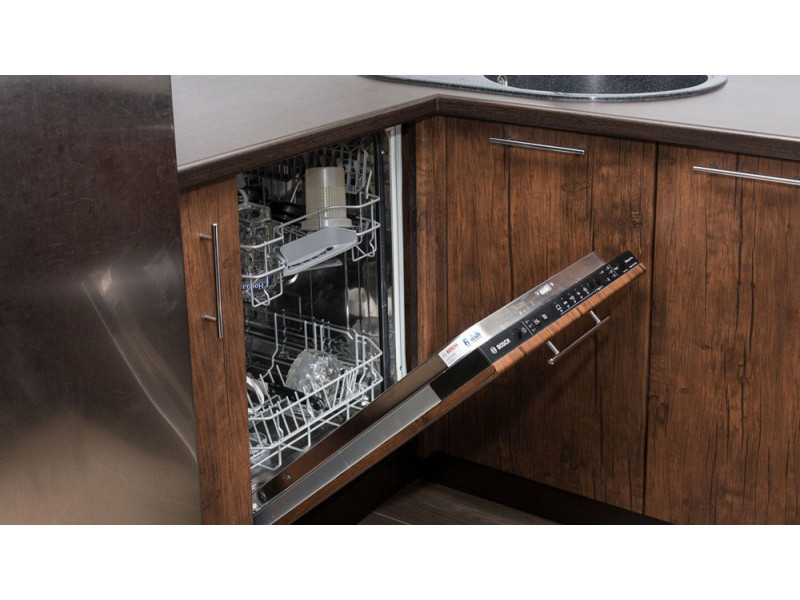 Вуд 3 — двухцветная, угловая кухня с текстурой дерева из МДФ в пленке ПВХ